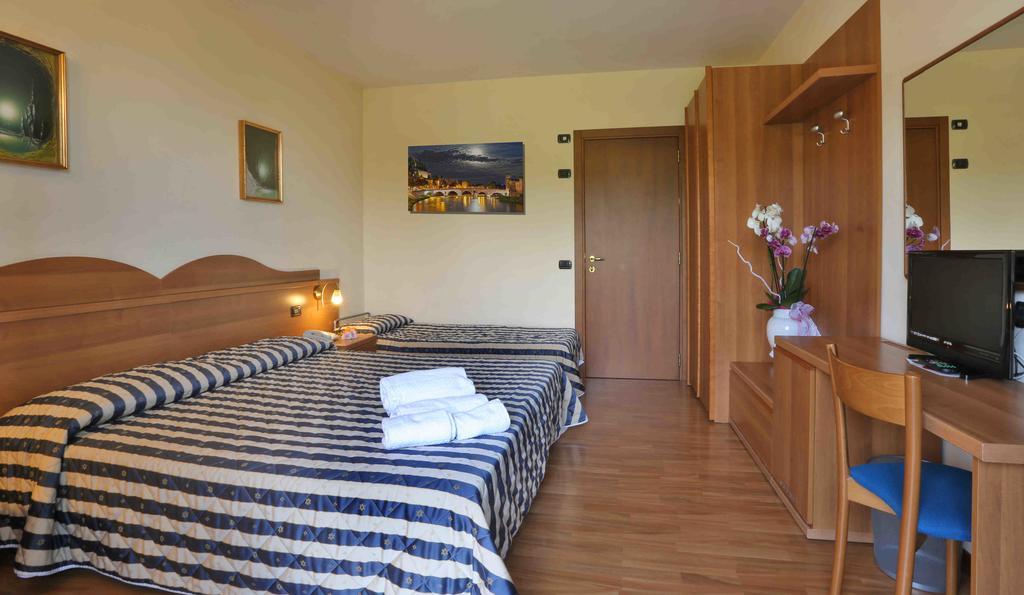 Hotel Costabella San Zeno di Montagna Pokój zdjęcie